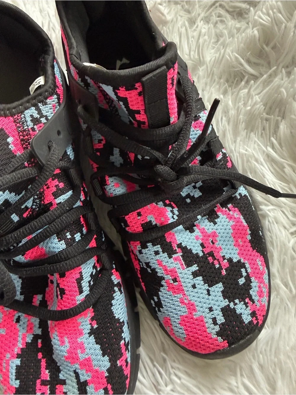 NWOT Women’s Size 10 Knit Sneakers Pink Blue Black Camo Athletic Shoes